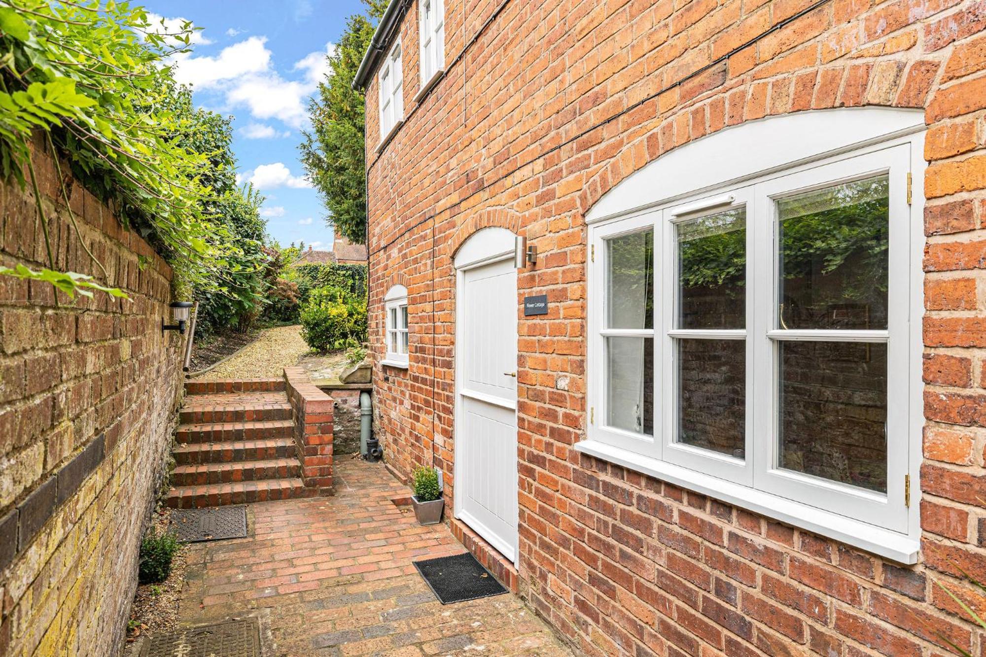 Bell Cottage By Ludlow Castle With Onsite Parking Экстерьер фото